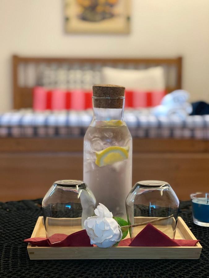 וילאך Hostel Lovely Rooms, City Center, Shared Bathroom, Windows To Corridor מראה חיצוני תמונה