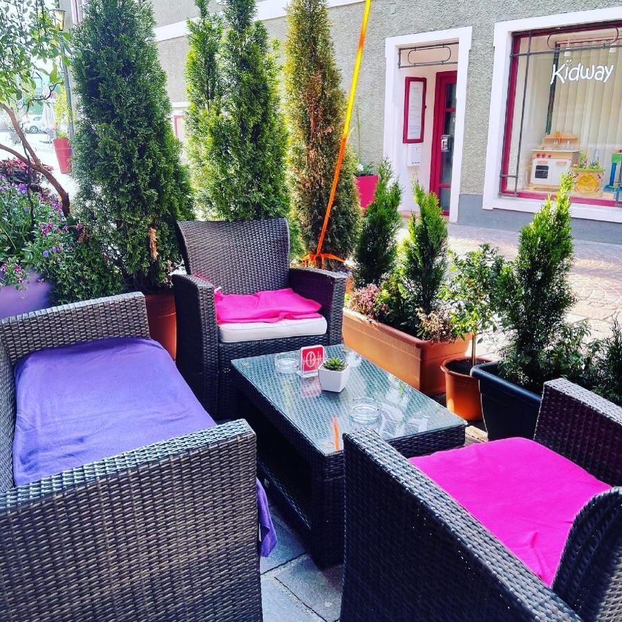 וילאך Hostel Lovely Rooms, City Center, Shared Bathroom, Windows To Corridor מראה חיצוני תמונה