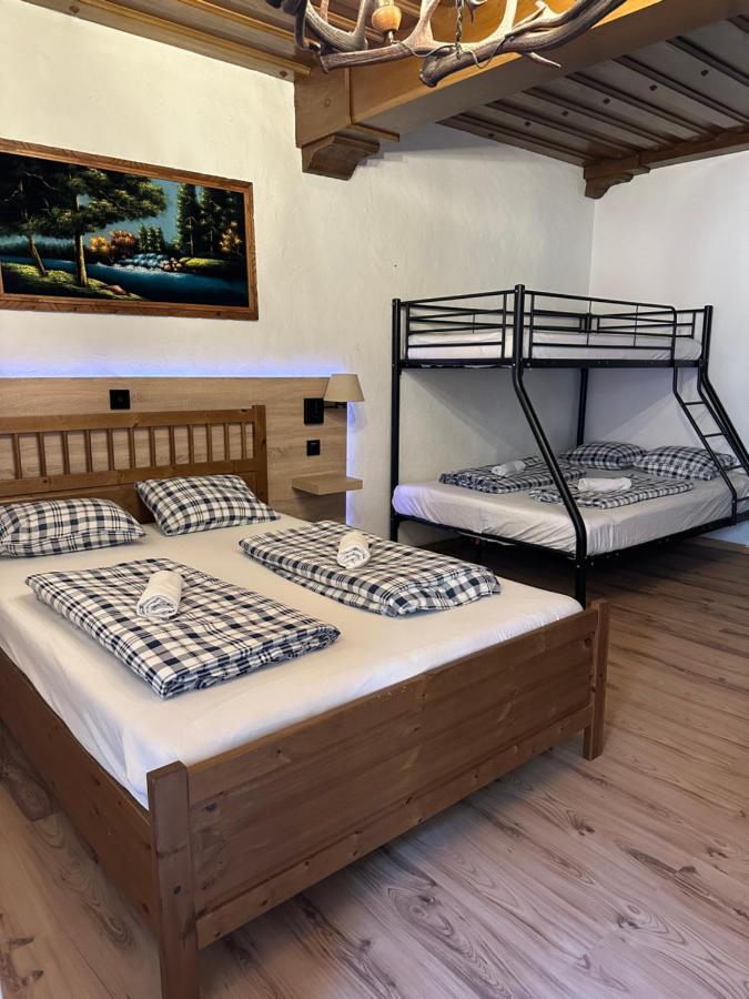 וילאך Hostel Lovely Rooms, City Center, Shared Bathroom, Windows To Corridor מראה חיצוני תמונה