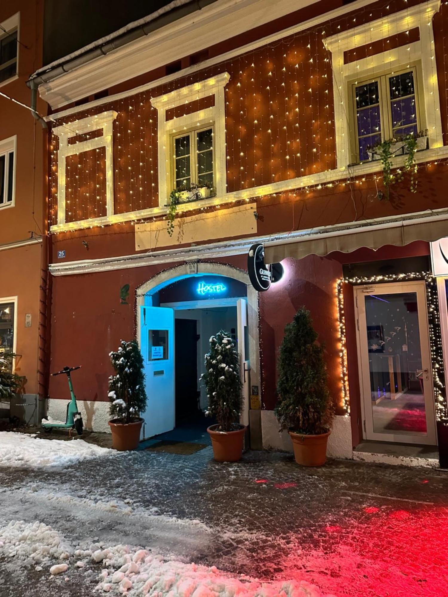 וילאך Hostel Lovely Rooms, City Center, Shared Bathroom, Windows To Corridor מראה חיצוני תמונה