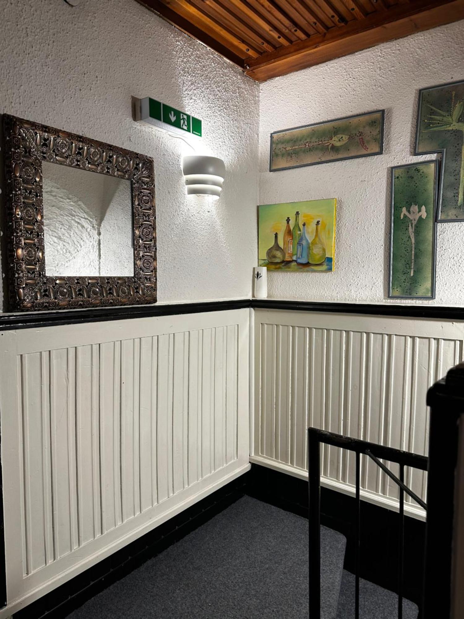 וילאך Hostel Lovely Rooms, City Center, Shared Bathroom, Windows To Corridor מראה חיצוני תמונה