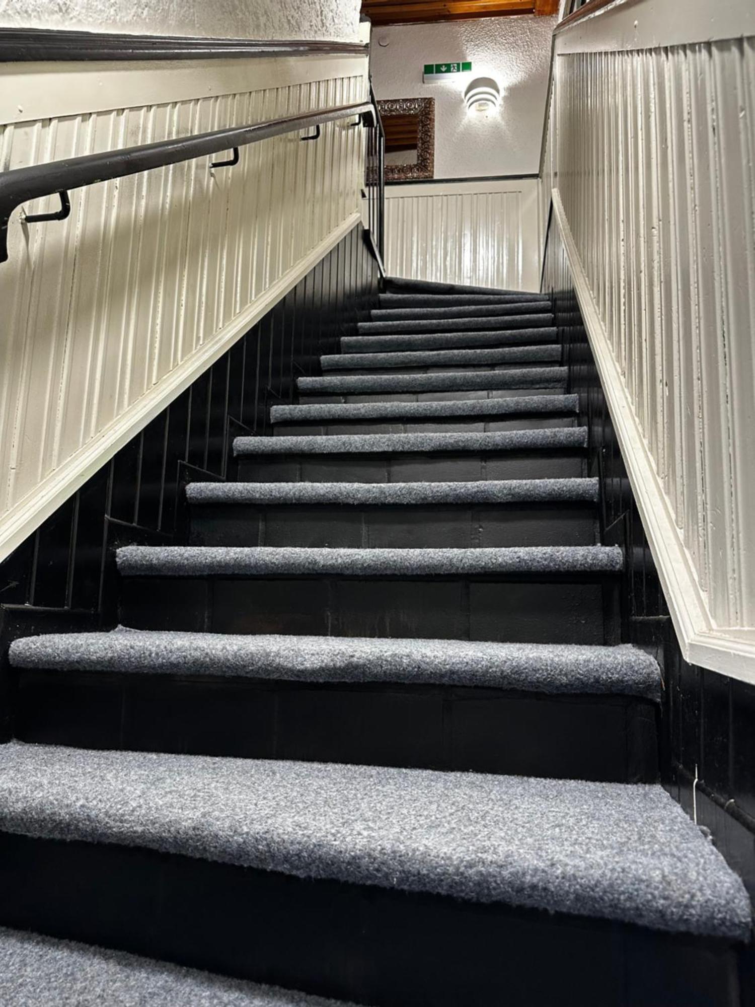 וילאך Hostel Lovely Rooms, City Center, Shared Bathroom, Windows To Corridor מראה חיצוני תמונה